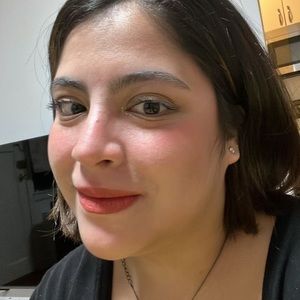 Meet your Posher, Mia